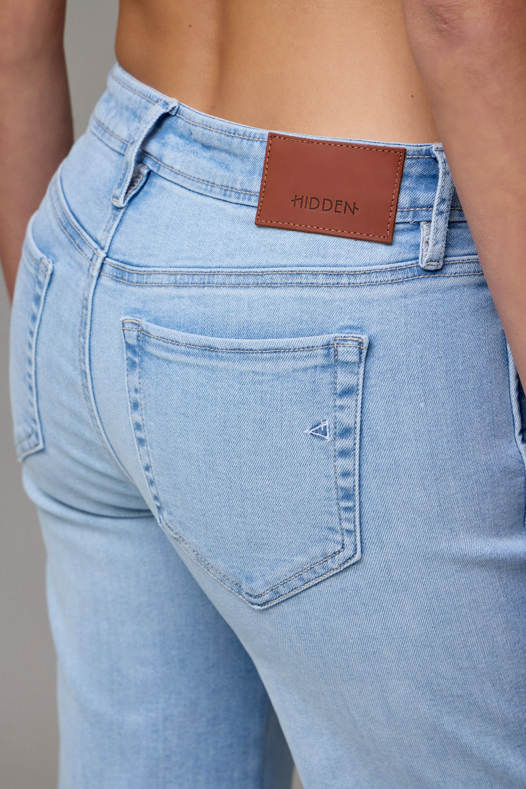 Happi Hidden Jeans | Light Wash Stretch Low Rise Comfort Flare